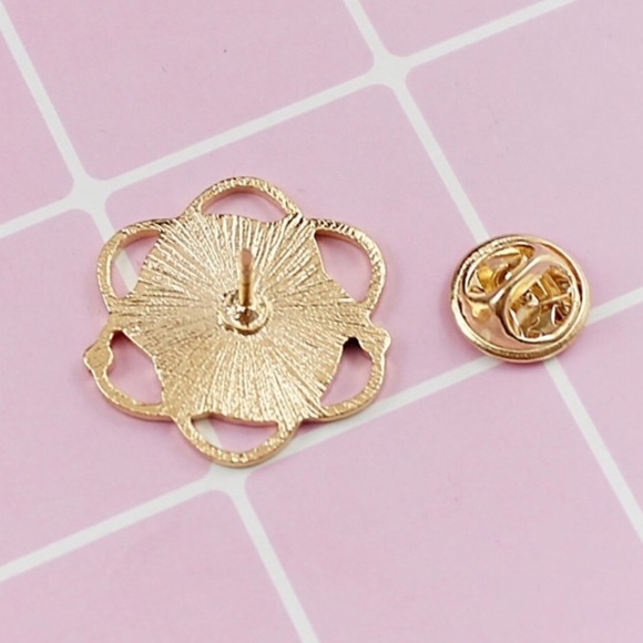 3/$23 🆕 “I Believe In Science” Enamel Pin Brooch - Picture 5 of 6